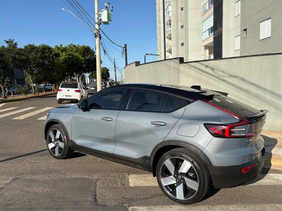 VOLVO C40 P8 RECHARGE PURE ELECTRIC AWD